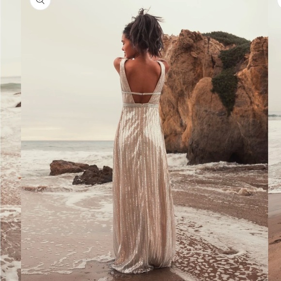 MAC DUGGAL
Metallic Sequined Plunge Neck Gown silver/gold size 6 NWT - Picture 4 of 15